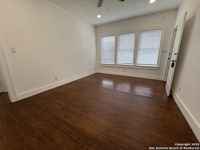 Image 4 of 26 For 805 Summit Ave W 4