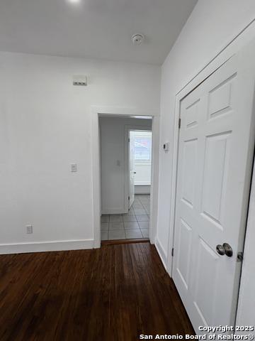 Image 6 of 26 For 805 Summit Ave W 4