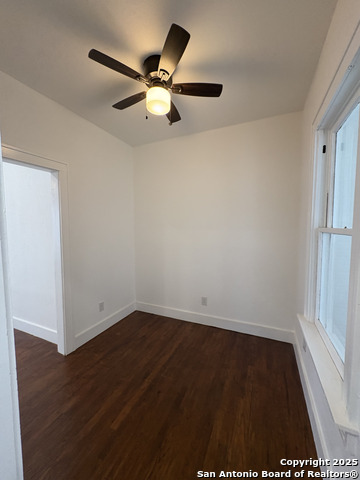 Image 7 of 26 For 805 Summit Ave W 4