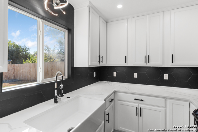 Image 11 of 40 For 9346 Valley Hedge