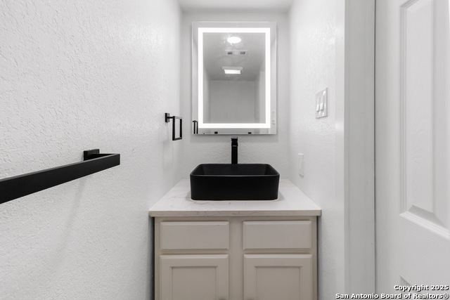 Image 13 of 40 For 9346 Valley Hedge