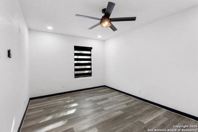 Image 14 of 40 For 9346 Valley Hedge