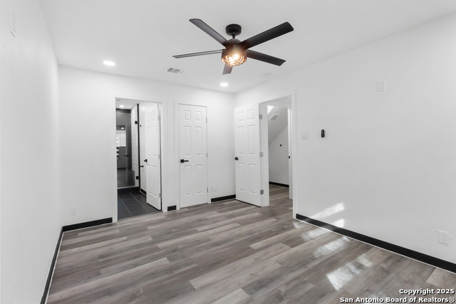 Image 15 of 40 For 9346 Valley Hedge