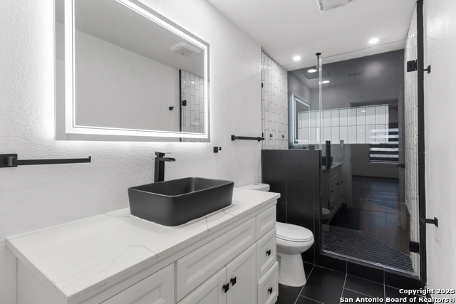 Image 17 of 40 For 9346 Valley Hedge