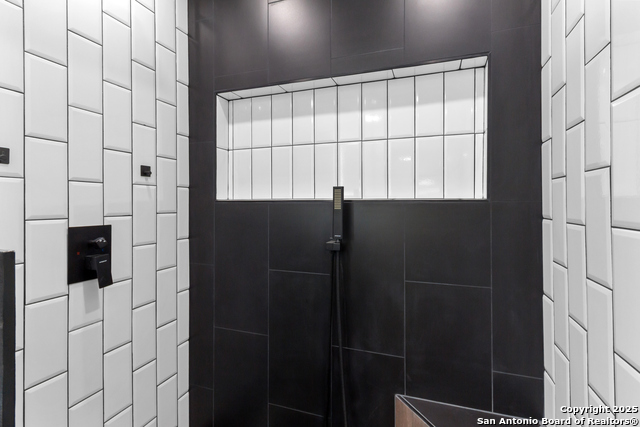 Image 18 of 40 For 9346 Valley Hedge