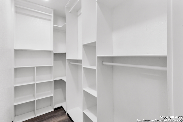 Image 19 of 40 For 9346 Valley Hedge