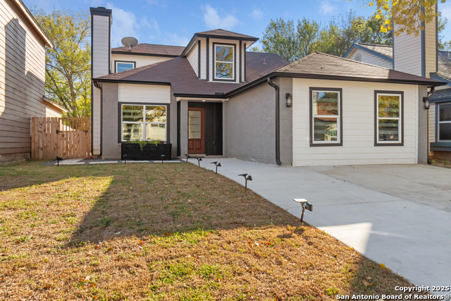 Image 2 of 40 For 9346 Valley Hedge