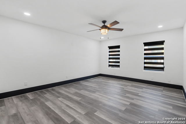 Image 21 of 40 For 9346 Valley Hedge