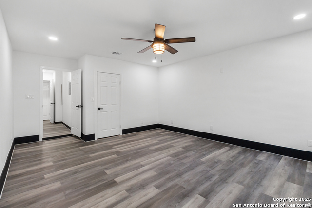 Image 22 of 40 For 9346 Valley Hedge