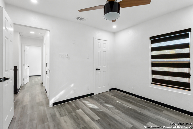 Image 25 of 40 For 9346 Valley Hedge