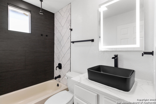 Image 27 of 40 For 9346 Valley Hedge