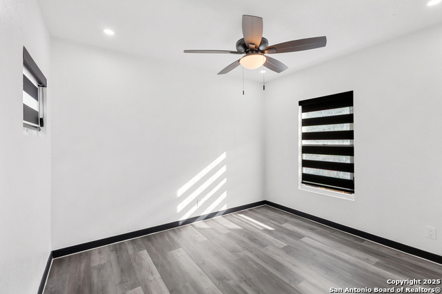 Image 28 of 40 For 9346 Valley Hedge