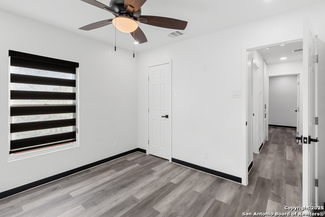 Image 29 of 40 For 9346 Valley Hedge