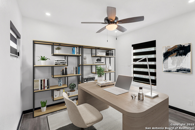 Image 30 of 40 For 9346 Valley Hedge