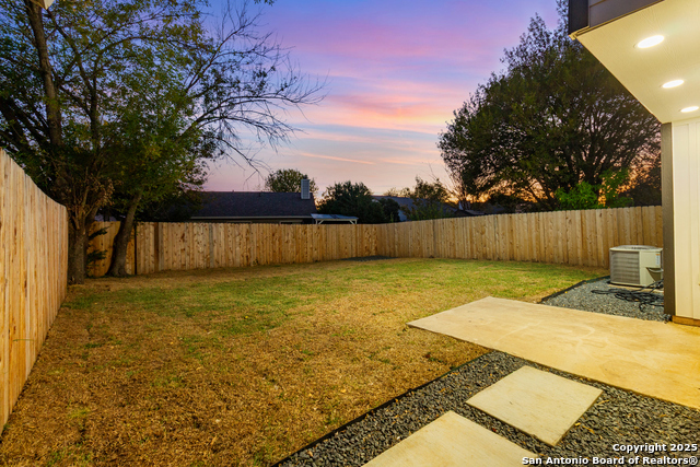 Image 32 of 40 For 9346 Valley Hedge