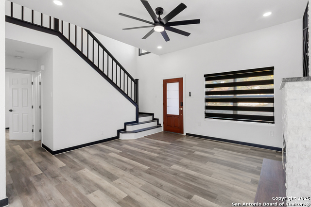 Image 5 of 40 For 9346 Valley Hedge