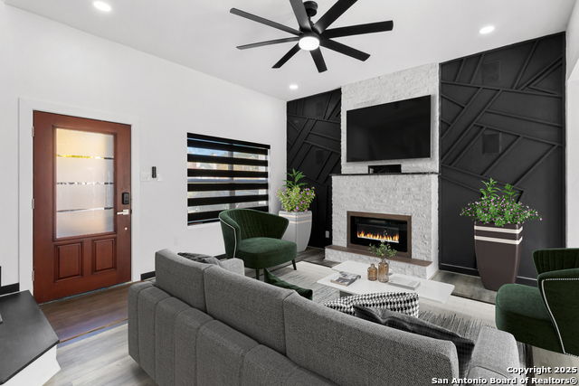 Image 7 of 40 For 9346 Valley Hedge