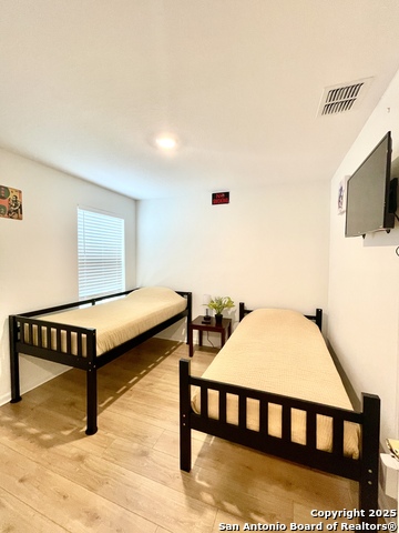 Image 22 of 38 For 10829 Emerick St