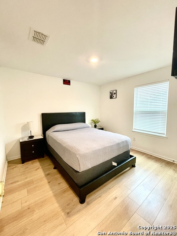 Image 24 of 38 For 10829 Emerick St