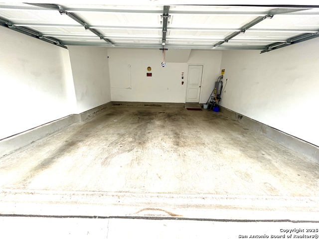 Image 32 of 38 For 10829 Emerick St