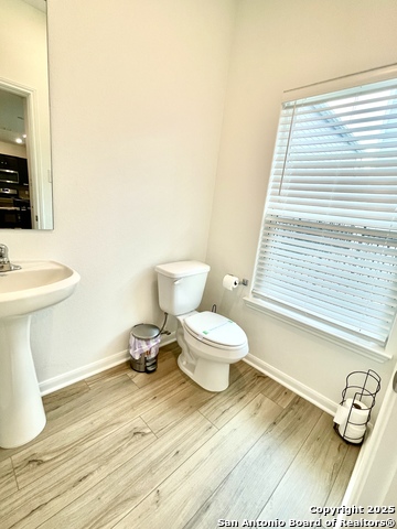 Image 8 of 38 For 10829 Emerick St