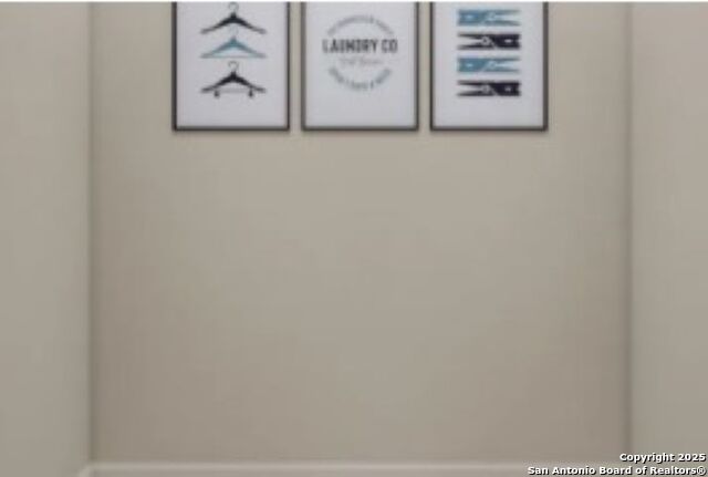 Image 4 of 6 For 301 Mariposa Circle