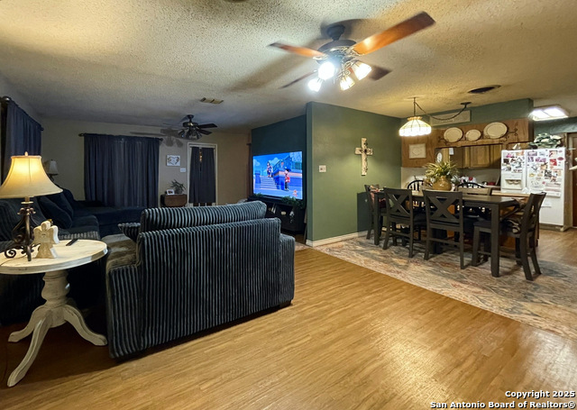 Image 3 of 15 For 1404 Inez  