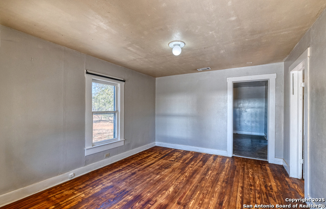 Image 15 of 26 For 719 Trinity E