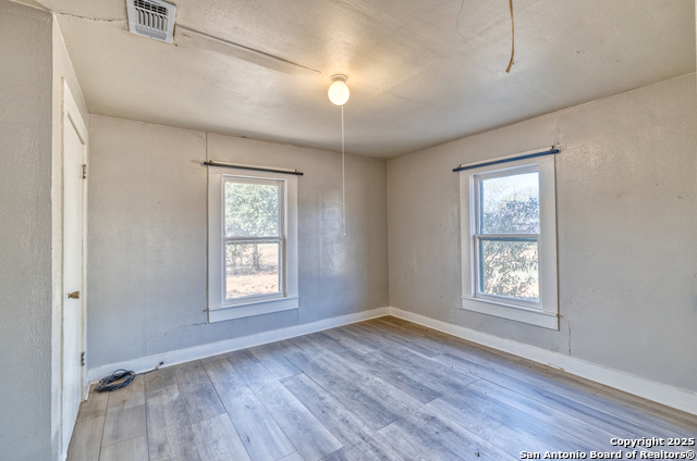 Image 24 of 26 For 719 Trinity E