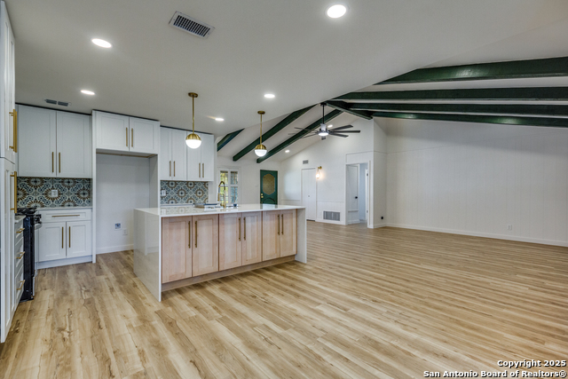 Listing photo id 8 for 10019 Astronaut Dr