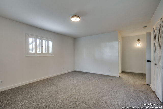 Listing photo id 11 for 10019 Astronaut Dr