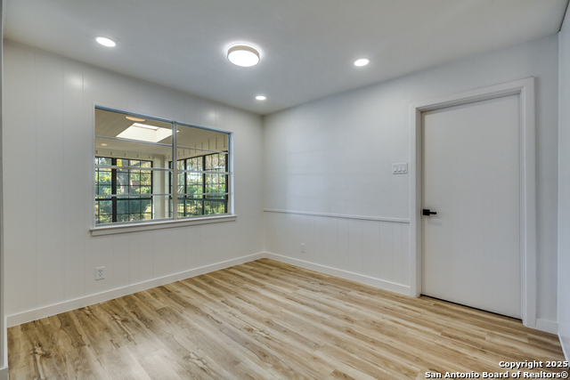 Listing photo id 7 for 10019 Astronaut Dr