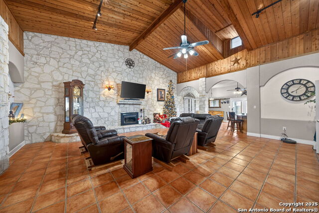 Image 11 of 50 For 615 Fairview