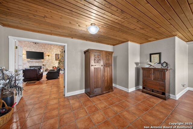 Image 19 of 50 For 615 Fairview