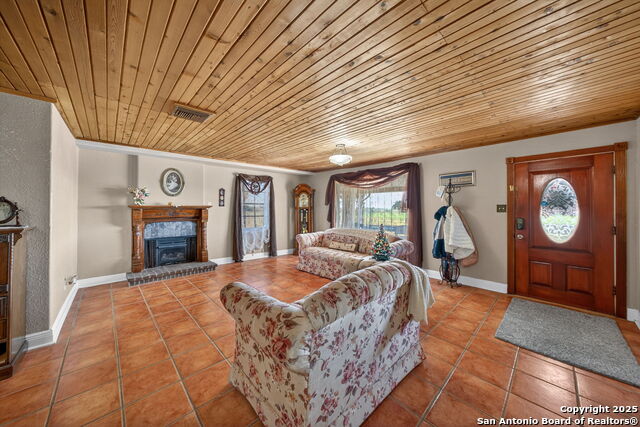 Image 20 of 50 For 615 Fairview