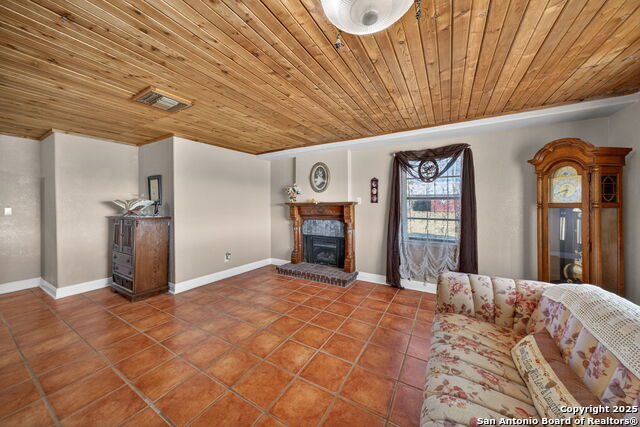 Image 22 of 50 For 615 Fairview