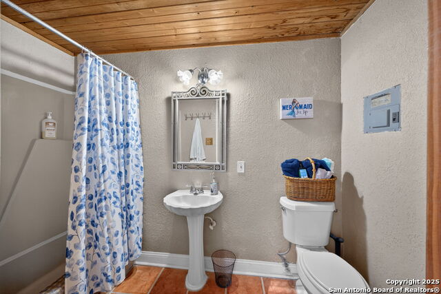 Image 44 of 50 For 615 Fairview