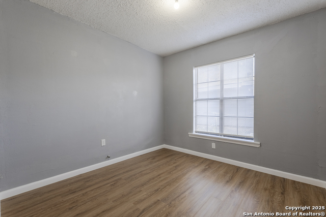 Image 10 of 24 For 875 Plainview