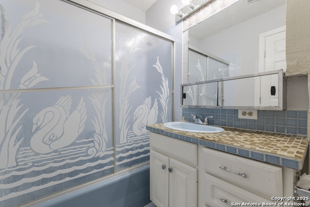 Image 11 of 24 For 875 Plainview