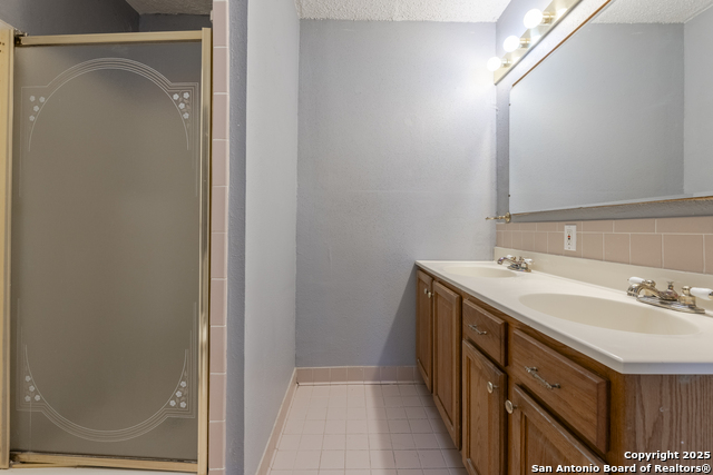 Image 14 of 24 For 875 Plainview