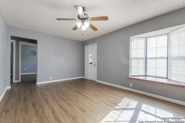 Image 16 of 24 For 875 Plainview