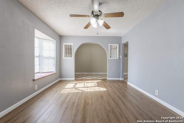 Image 17 of 24 For 875 Plainview