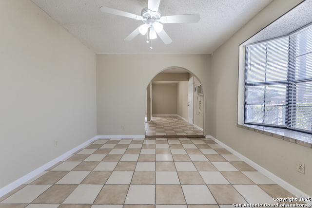 Image 18 of 24 For 875 Plainview