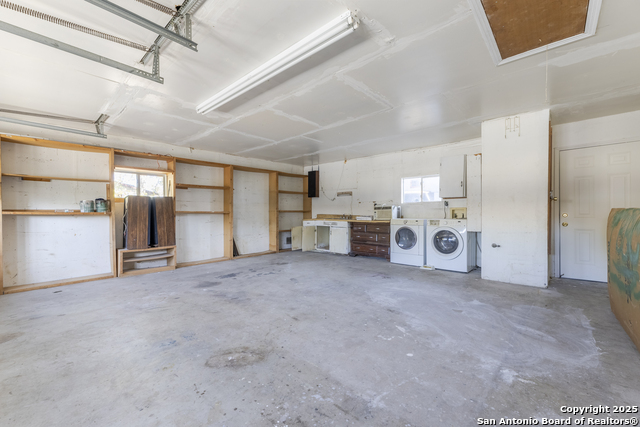 Image 19 of 24 For 875 Plainview