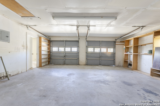 Image 20 of 24 For 875 Plainview