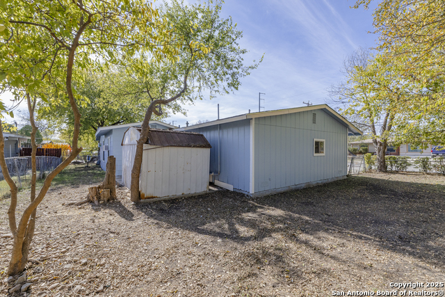 Image 22 of 24 For 875 Plainview