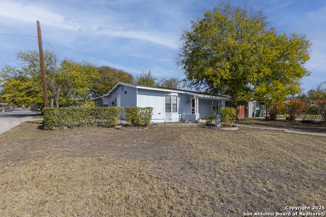 Image 3 of 24 For 875 Plainview