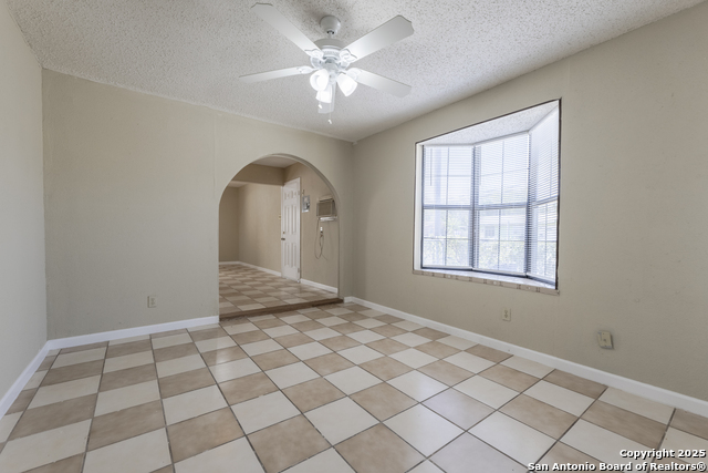 Image 4 of 24 For 875 Plainview