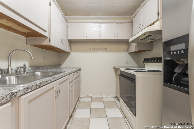 Image 7 of 24 For 875 Plainview