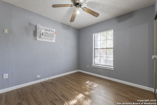 Image 9 of 24 For 875 Plainview